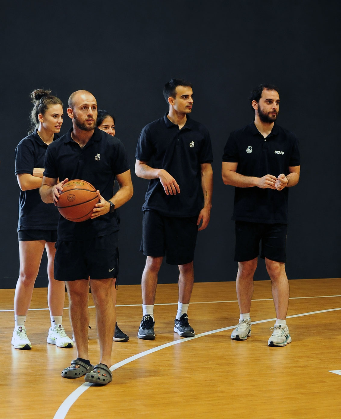 Equipo técnico de PBL en pista durante una sesión de formación